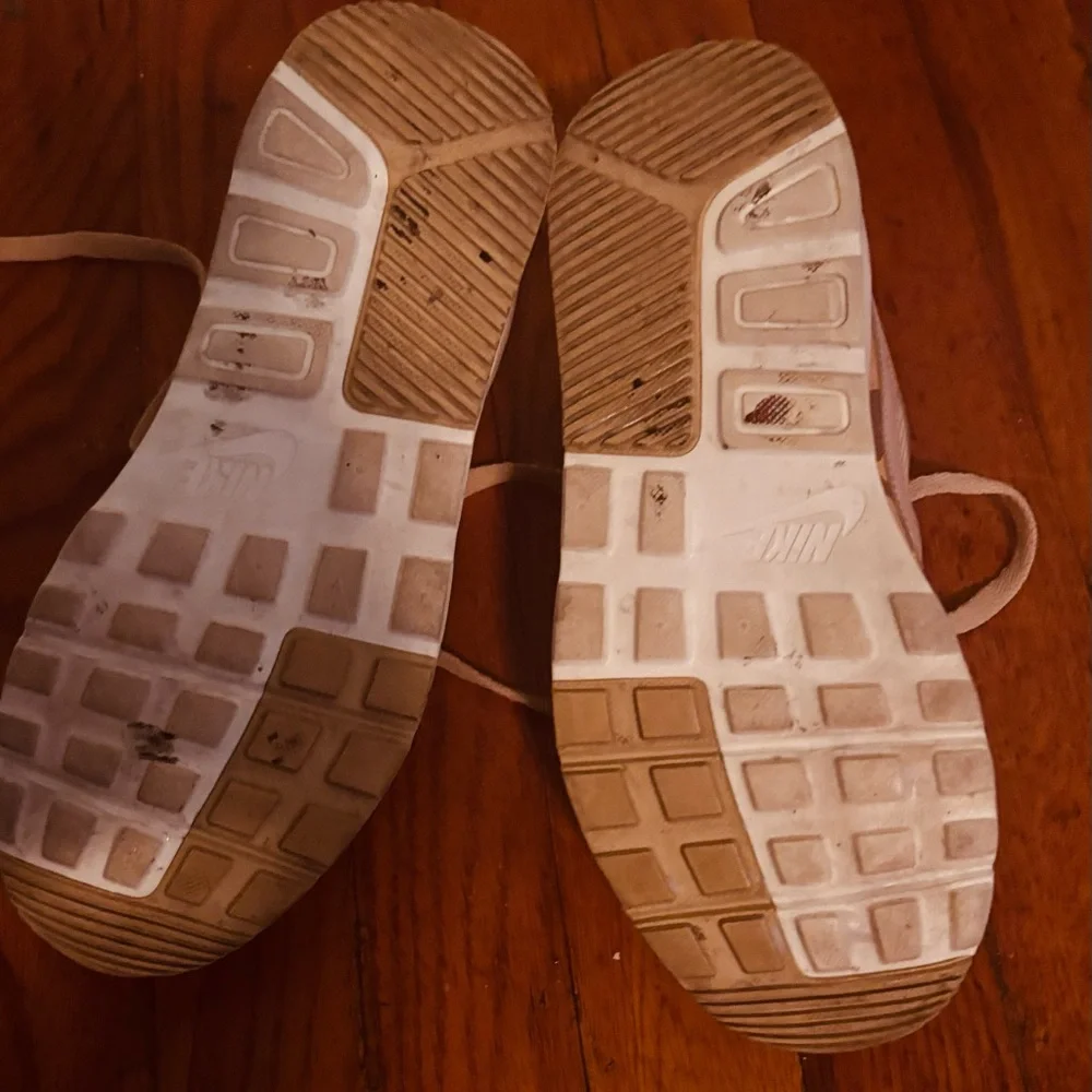 Nike Tan Sneakers Breathable Low-Top Design